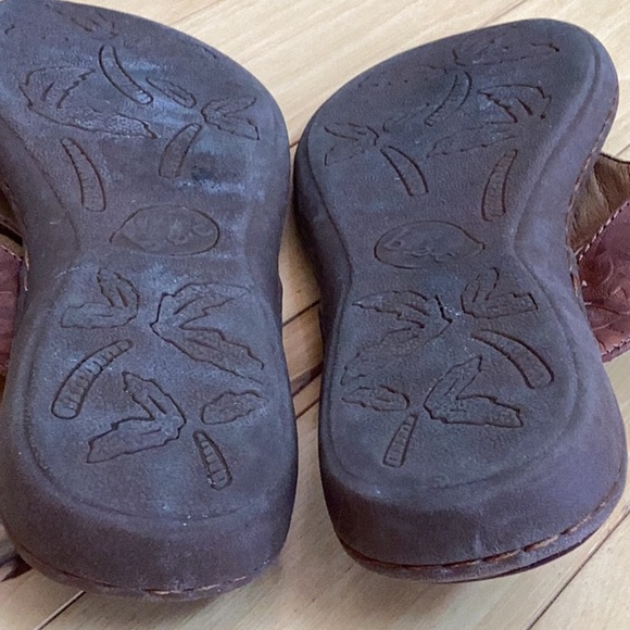 b.o.c. Brown flip flops. Women’s Size 9 - Picture 8 of 15